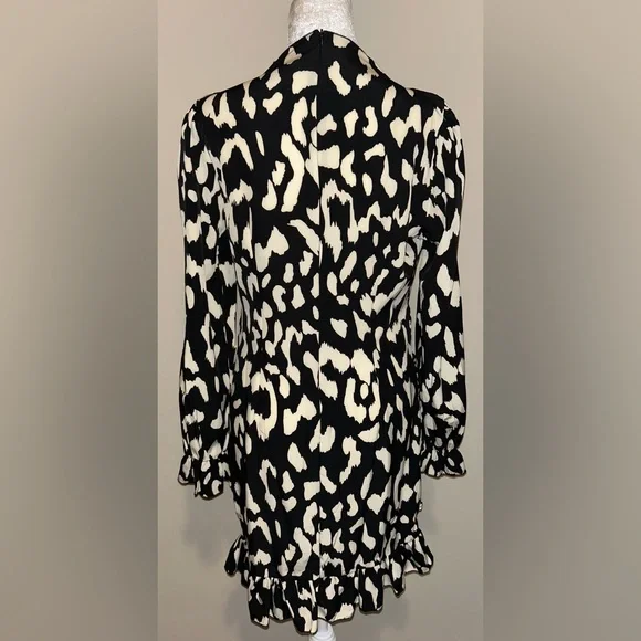 Elegant Black & Cream Women's Dress - Picture 4 of 4